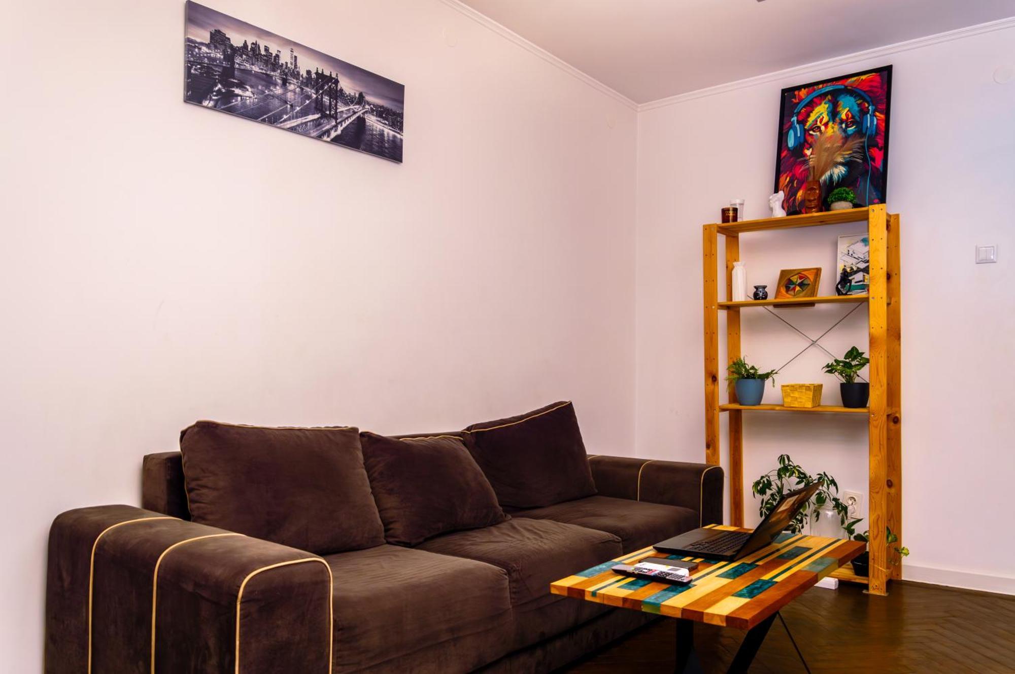 Zaza Apartament - Central Area, With Balcony Тыргу-Жиу Экстерьер фото